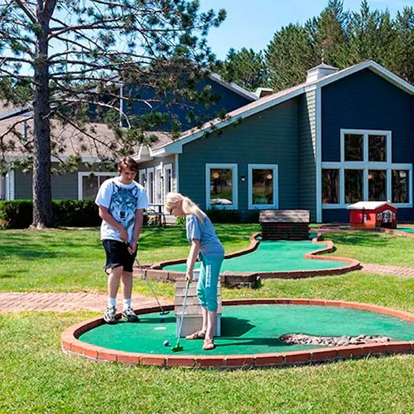 mini golfers play at country inn of two harbors