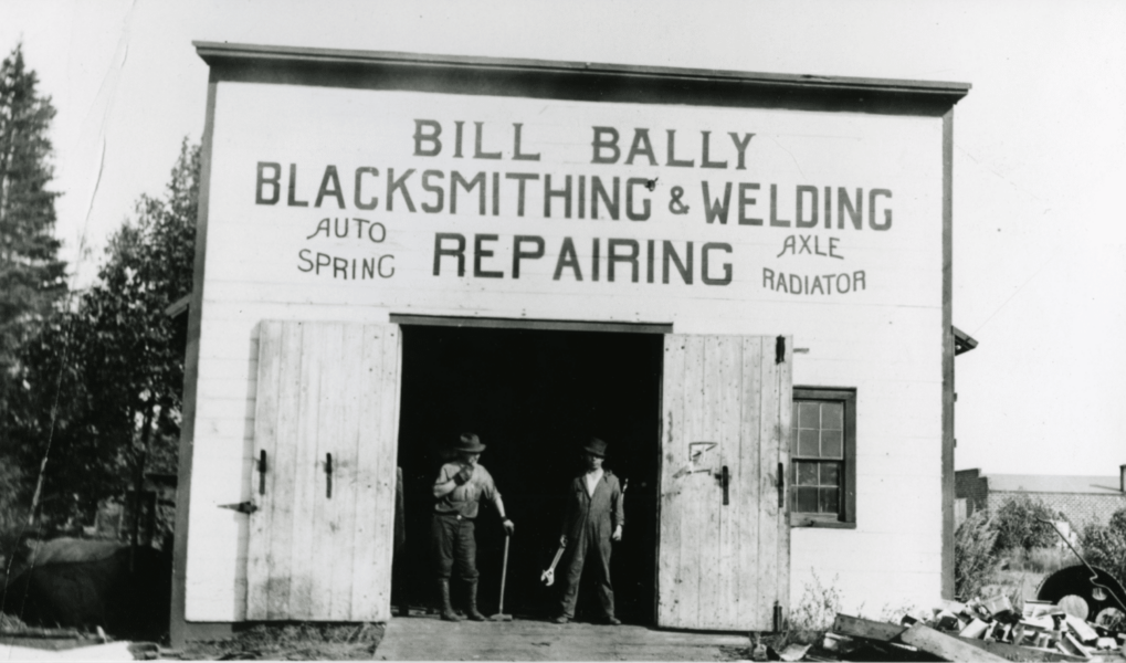 Bill Bally Blacksmith Shop open & demo