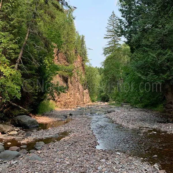 devil track river canyon with very low water